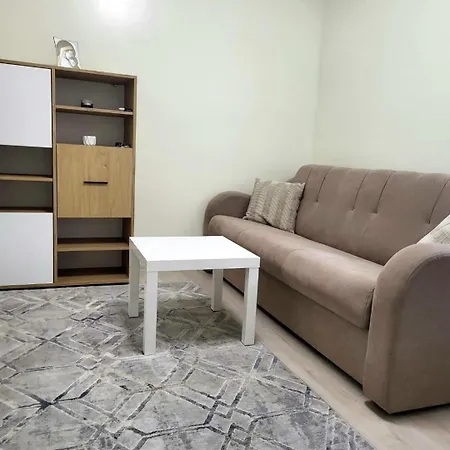 Garsoniera Auchan Titan * בוקרשט